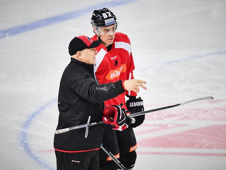 Виталий Меньшиков принял участие в раскатке "Авангарда" перед матчем с "Трактором"