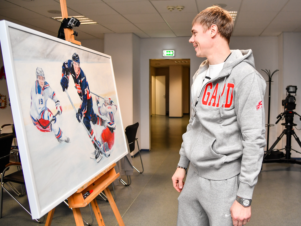 "Авангардное" искусство! С игроков омской хоккейной команды написали картины