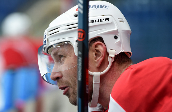 Александр Пережогин стал шестым хоккеистом "Авангарда" за всю историю по сыгранным матчам
