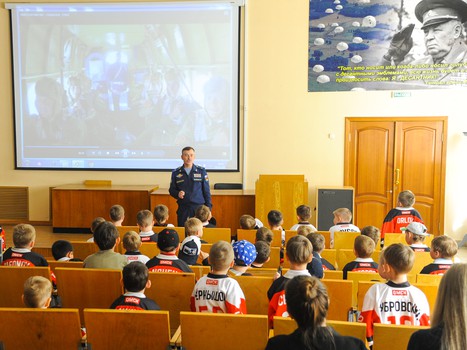 Экскурсия в Омский кадетский военный корпус для маленьких «ястребов»