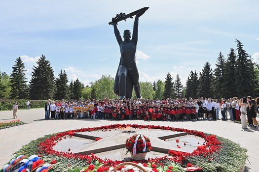 Возложение цветов в Парке Победы