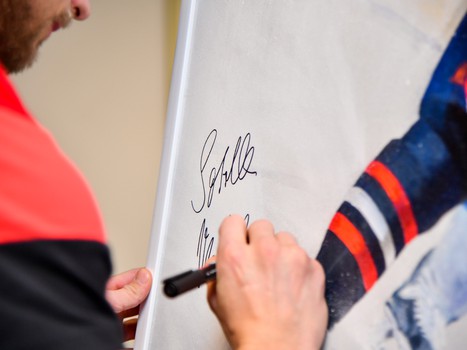 "Авангардное" искусство! С игроков омской хоккейной команды написали картины