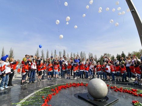Юные «ястребы» почтили память воинов в День Победы