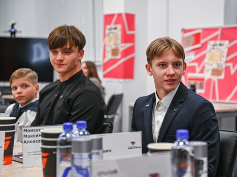 Александр Крылов на G-Drive Арене и в Хоккейной Академии «Авангард»