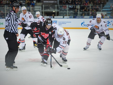 12.10.2015. "Авангард" - "Амур" 2:1Б