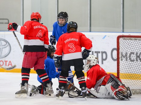 Турнир ХК "Авангард" среди дворовых детских команд в День космонавтики