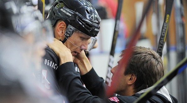 Врач "Авангарда" Дмитрий Батушенко: "Решение о сроках лечения и реабилитации Кудроча примет консилиум"