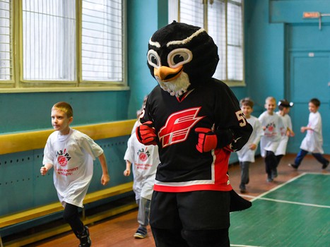 "Физ-ра с Омскими Ястребами" у первоклашек