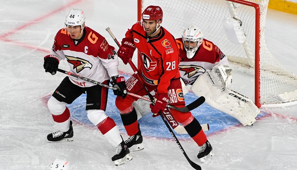 Пока без побед. «Авангард» уступил «Автомобилисту»