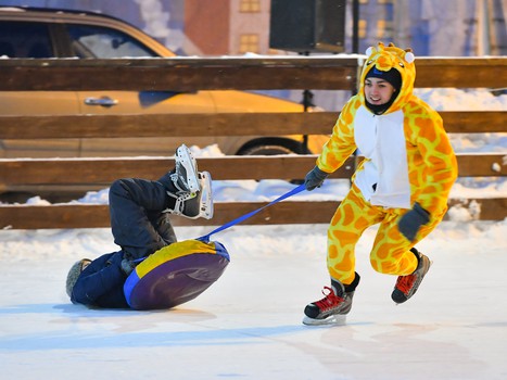 Выходные с «Авангардом» на городском катке на Бударина