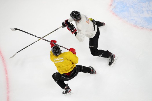 «Авангард» продолжает тренировки