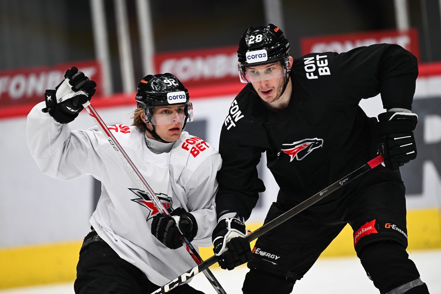 Тренировка «Авангарда» перед первым матчем серии с «Нефтехимиком»