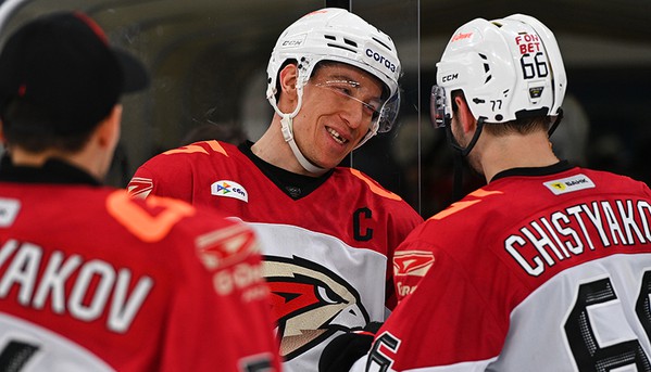 ВЕЗЁМ ДОМОЙ 5/6 ОЧКОВ | Победная раздевалка «Авангарда» после «Лады» (ВИДЕО)