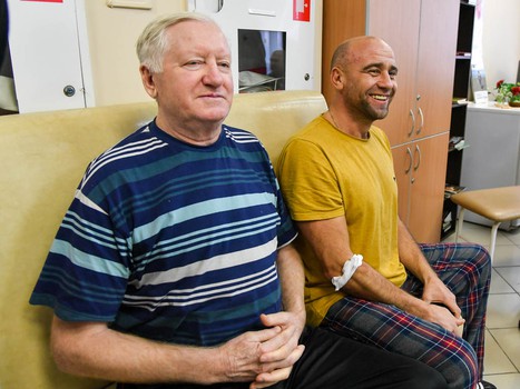 Итоги Усабря: подарки от "Авангарда" пациентам онкологического диспансера