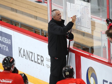 Снова на льду. «Авангард» вернулся к работе