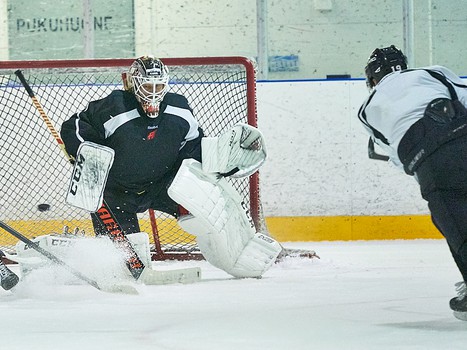 Тренировка "Авангарда" перед первым матчем на сборе
