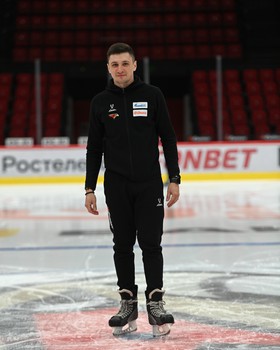 Массовые катания для 75 первых покупателей абонементов на матчи «Авангарда» в сезоне 2025/26 с Михаилом Гуляевым