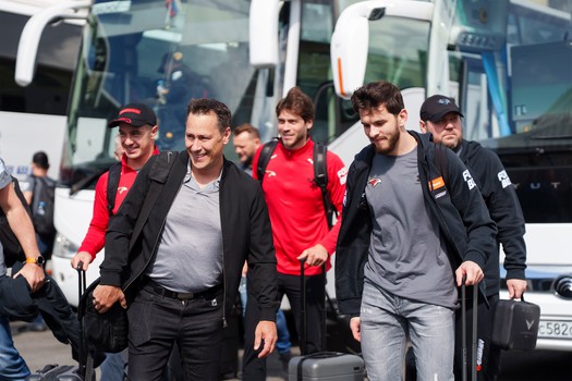 «Авангард» прилетел в Санкт-Петербург