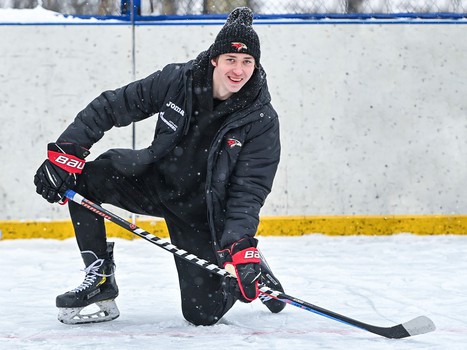Уроки хоккея проходят в 10 школах Омска