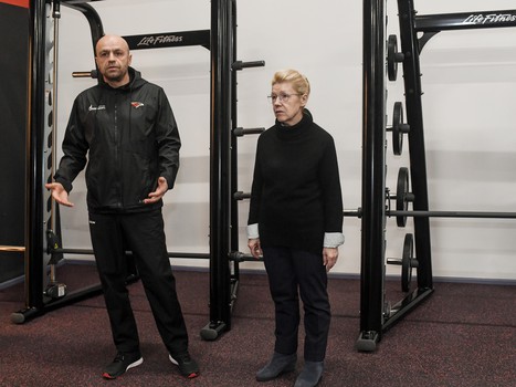 Елена Мизулина в Хоккейной Академии «Авангард»