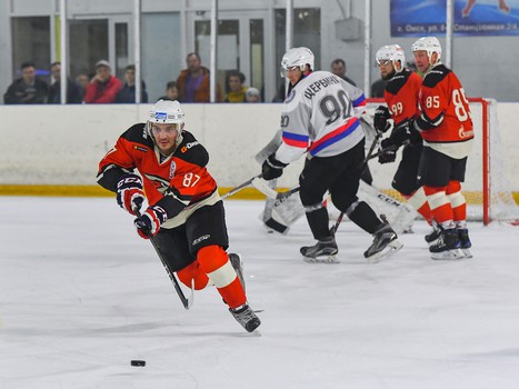 Ветераны «Авангарда» - сборная Ночной хоккейной лиги 8:4