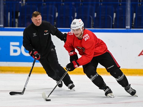 Раскатка «Авангарда» перед матчем в Уфе