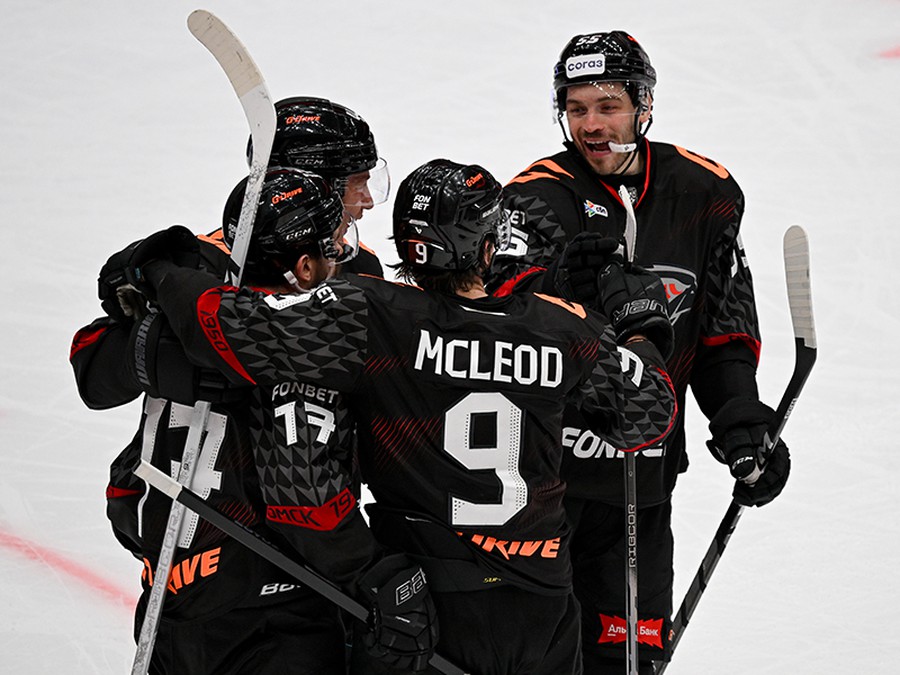 БИТВА КУЛЬТУРНЫХ СТОЛИЦ | Победная раздевалка «Авангарда» после «Трактора»