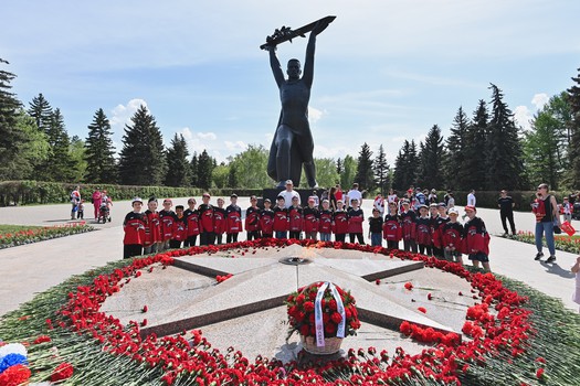 Возложение цветов в Парке Победы