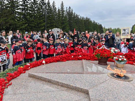 Возложение цветов в Парке Победы