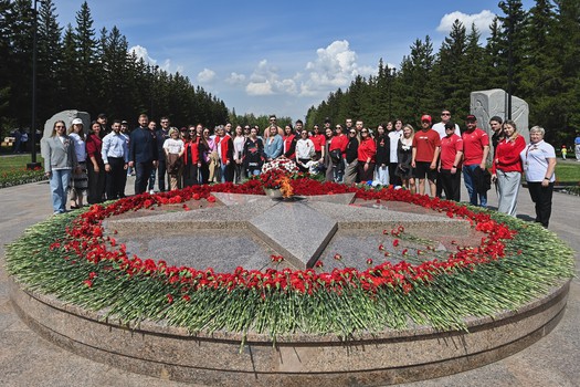 Возложение цветов в Парке Победы