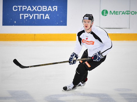 Виталий Меньшиков принял участие в раскатке "Авангарда" перед матчем с "Трактором"