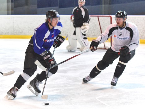 Перед игрой с "Пиратами". Тренировка на льду