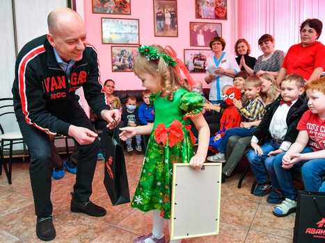 Подарки перед Новым годом. "Авангард" в гостях у друзей из ОДКБ