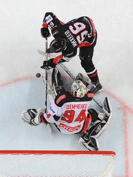 1/4 финала плей-офф МХЛ. Матч №4. "Омские Ястребы" - "Белые Медведи" 1:2