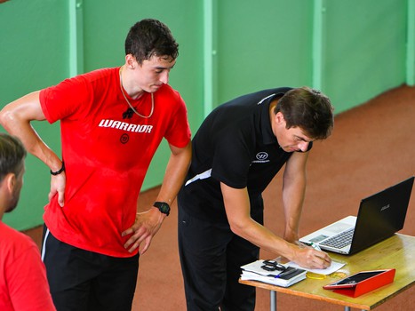 Силовой фортлег в легкоатлетическом манеже