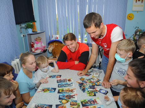 Фурх, Густафссон и Анелёв в гостях у юных болельщиков из ОДКБ