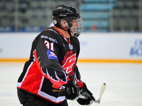 "Офисные Ястребы": вручение игровых свитеров и ледовая тренировка