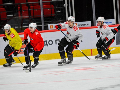 Первая тренировка Ги Буше и Дэйва Барра в «Авангарде»