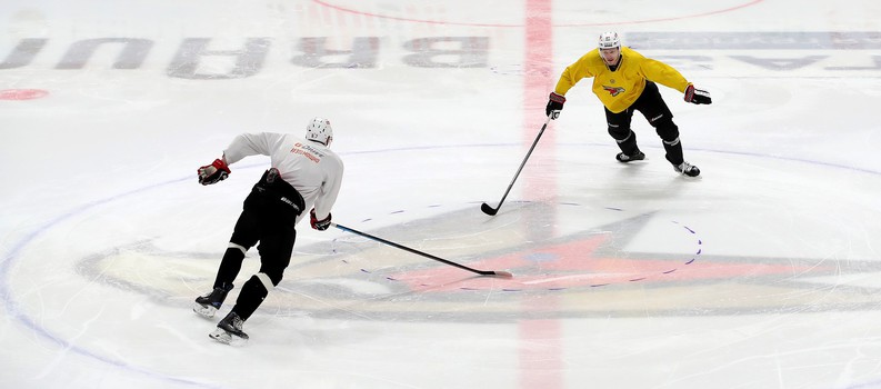 «Авангард» возобновил тренировки. Первое занятие по катанию