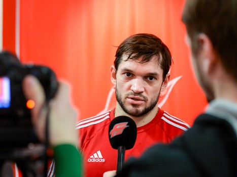 Открытая тренировка "Авангарда" для СМИ перед стартом серии с "Ак Барсом"