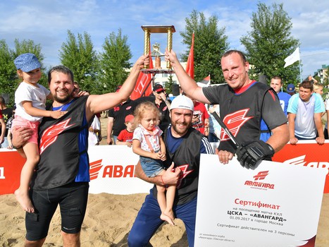 Жаркий хоккей: в Омске состоялся третий "Кубок Авангарда" по хоккею на песке