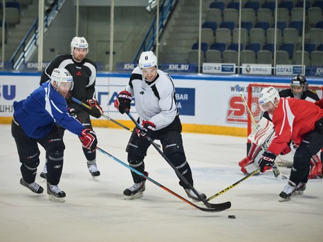 "Авангард" готовится к матчам в Хабаровске