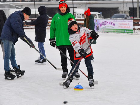 Выходные с «Авангардом» на городском катке на Бударина