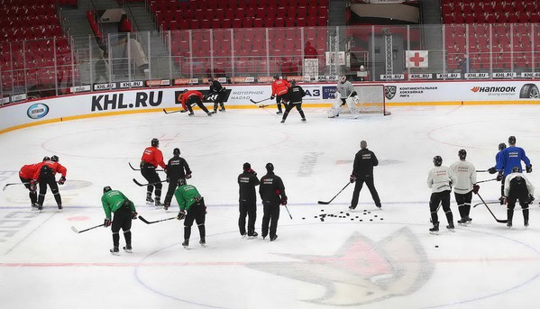 «Марафон в 62 матча завершается. Впереди плей-офф». Хартли и Бондарев перед последней игрой регулярки (ФОТО+ВИДЕО)