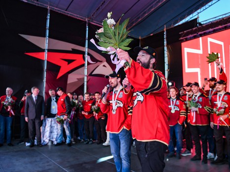 «Авангард» привёз Кубок Гагарина в Омск!