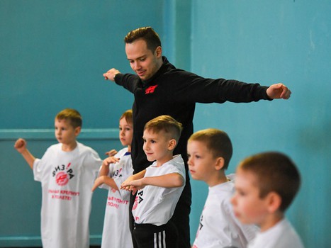 "Физ-ра с Омскими Ястребами" у первоклашек