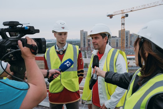 Год строительства «Арены Омск» отметили поднятием чемпионского флага