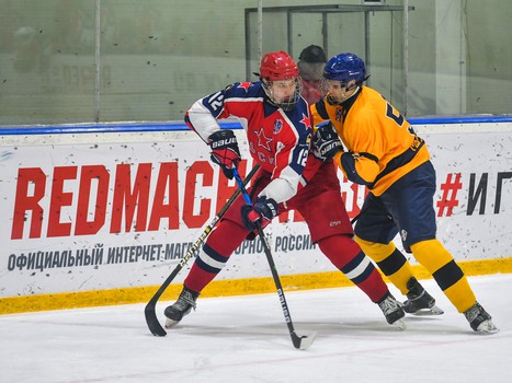Полуфиналы и матчи за 5-8 места Первенства ЮХЛ в Омске
