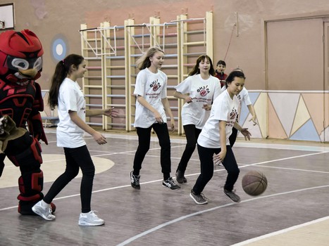 "Физ-ра с "Омскими Ястребами" в школе № 108