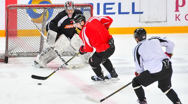 По дороге в межсезонье. "Авангард" снова вышел на лед (ВИДЕО)